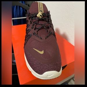 Nike Air Max Sequent 4 Maroon Red
Running Shoe